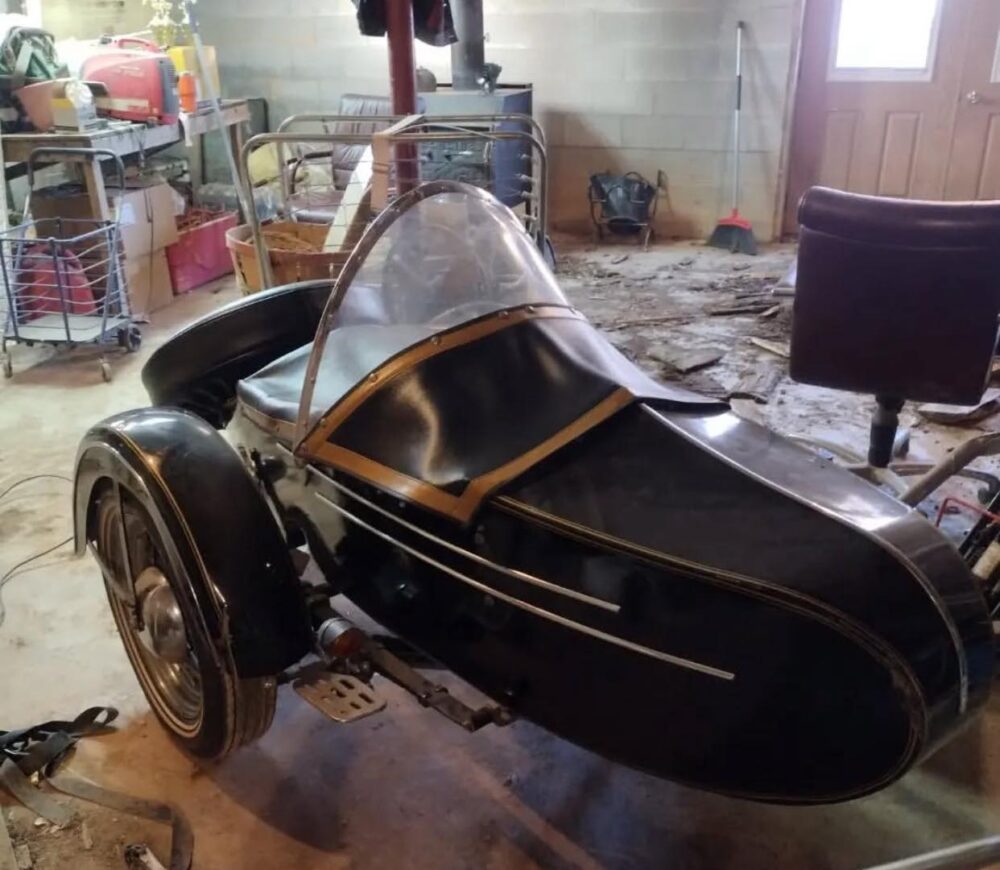 Beautiful 1960 Harley sidecar.